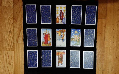 愛情塔羅的占卜牌陣：戀愛煩惱就交給「吉普賽十字法」吧！