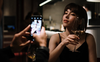 調查研究來背書：約會看手機的人超討厭！