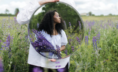 準到發瘋的心理測驗：照鏡子第一眼看哪裡、挖出你在愛情中最渴望什麼！