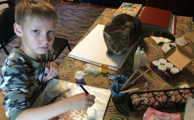 年僅10歲的戰鬥民族：開設藝廊還兼浪浪收容所！