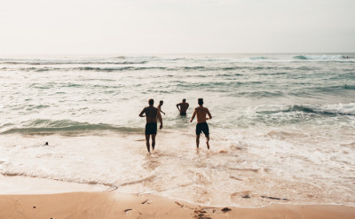 想當快樂冠軍嗎？活著好累就去看海吧——心理師提供的 5 項快樂心法