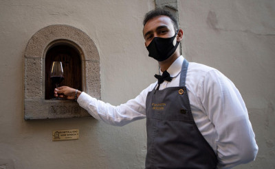 從「防疫遞酒窗」，向義大利人學習 7 種品味浪漫生活的方式