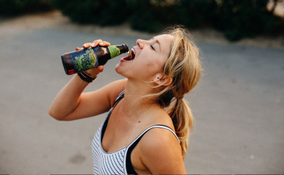 心理測驗：「喝醉」也能占卜愛情觀？從你醉酒的樣子，神準分析你對感情的態度！