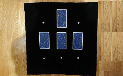 戀人金字塔牌陣 / 戀人金字塔占卜法：乾脆俐落的愛情塔羅牌陣