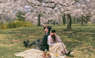 他可能沒那麼喜歡你？「怕對方無聊」的心態、都是「好感差距」在作祟