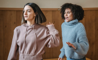 「千萬別這樣跟他相處！」魔羯討厭人揮霍、水瓶厭惡被否定：十二星座最無法容忍戀人的哪些壞習慣？