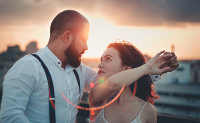 與暗戀的他討論完 36 題甜蜜問答，馬上就能昇華成情侶！