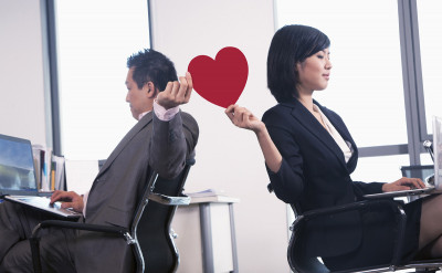 辦公室戀情停看聽：12 種你該知道的悲慘狀況