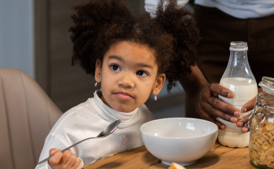 被瘋狂轉推兩萬九千次的英國學餐：讓地方媽媽快崩潰！