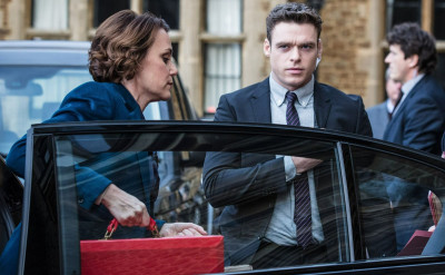 《內政保鑣》搞刺激、玩火拚還享受性愛？短小精悍的英國政治驚悚劇保證讓你在疫情時也能興奮到呼困！